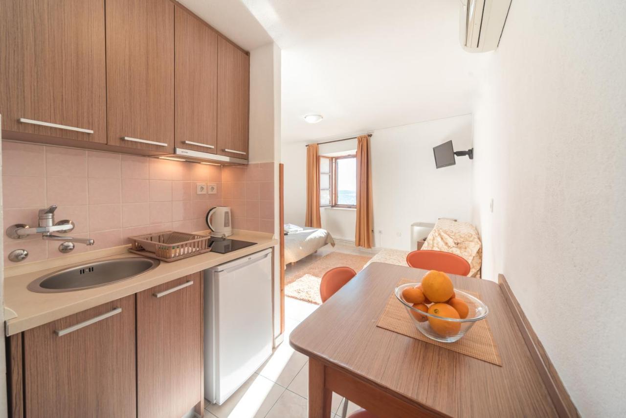 R Club Apartments Old Town Budva Eksteriør billede
