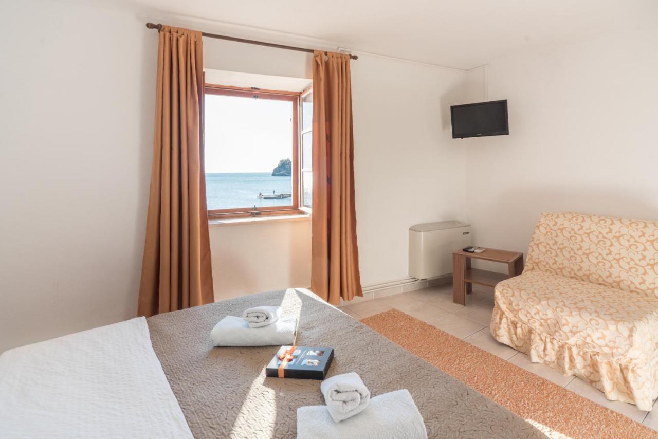 R Club Apartments Old Town Budva Eksteriør billede