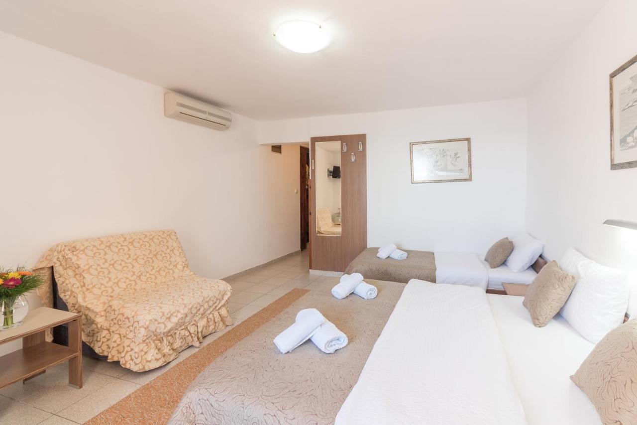 R Club Apartments Old Town Budva Eksteriør billede