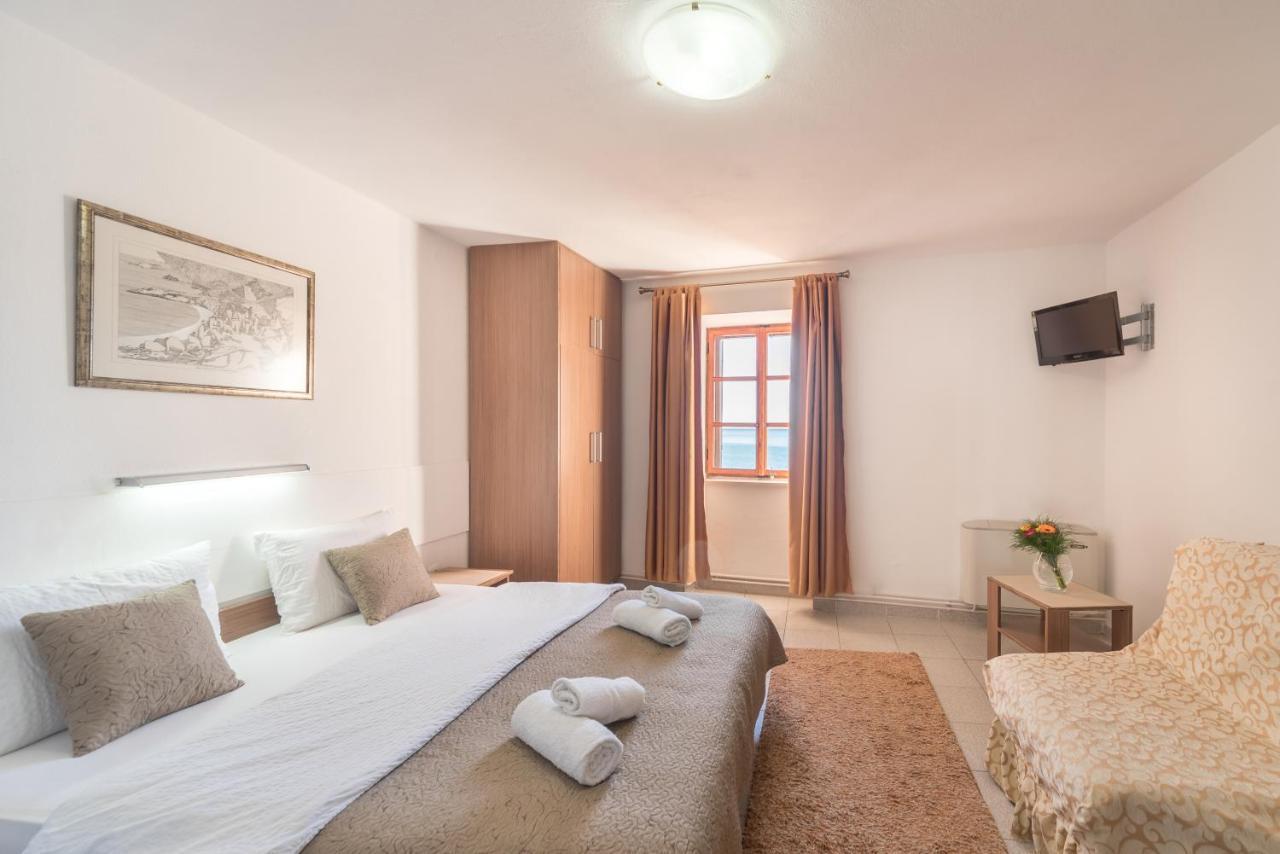 R Club Apartments Old Town Budva Eksteriør billede