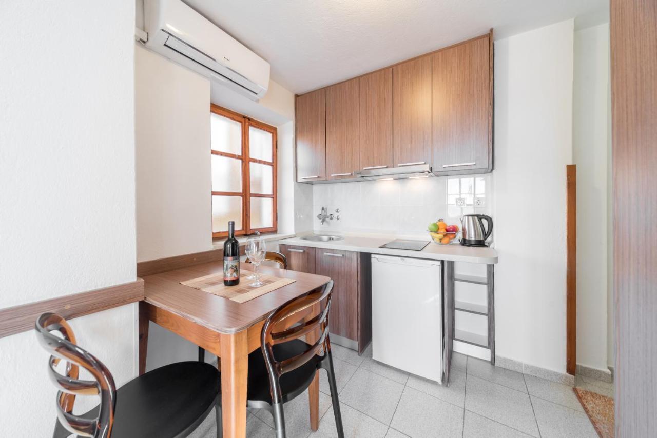 R Club Apartments Old Town Budva Eksteriør billede