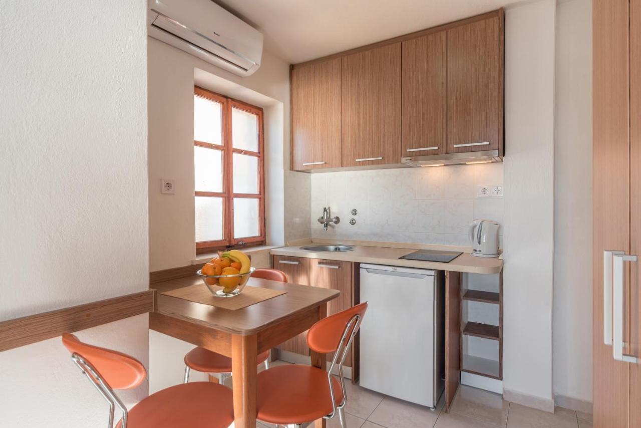 R Club Apartments Old Town Budva Eksteriør billede