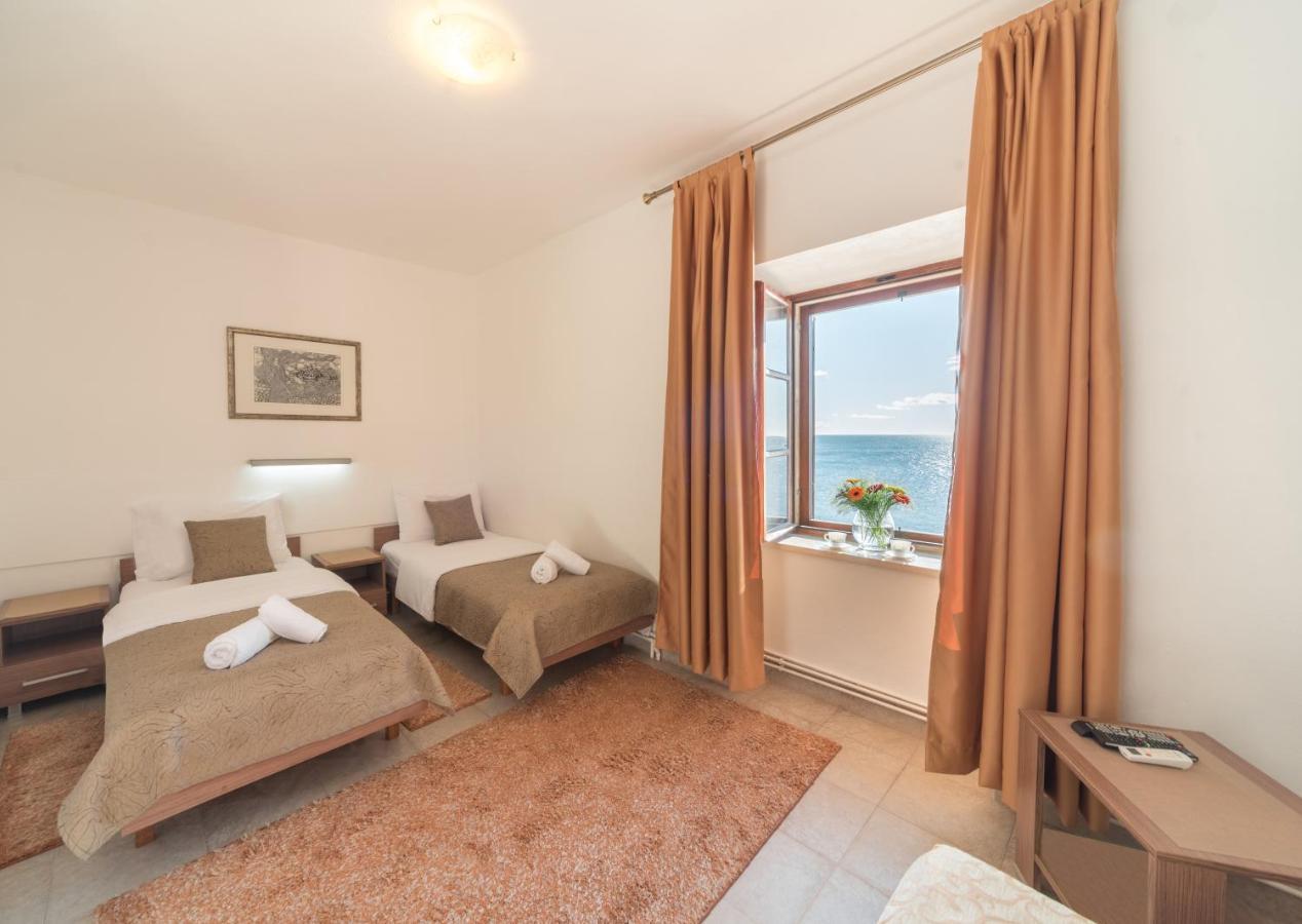 R Club Apartments Old Town Budva Eksteriør billede