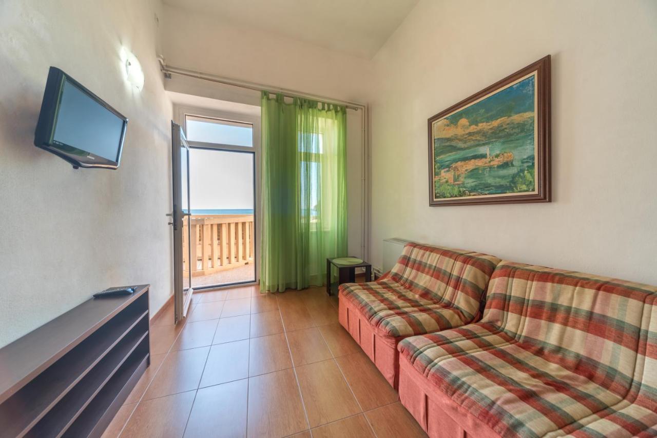 R Club Apartments Old Town Budva Eksteriør billede