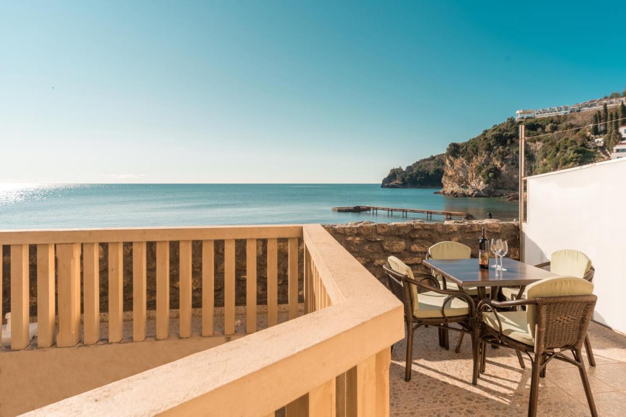 R Club Apartments Old Town Budva Eksteriør billede