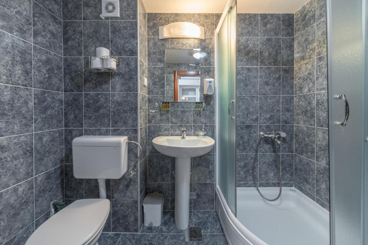 R Club Apartments Old Town Budva Eksteriør billede